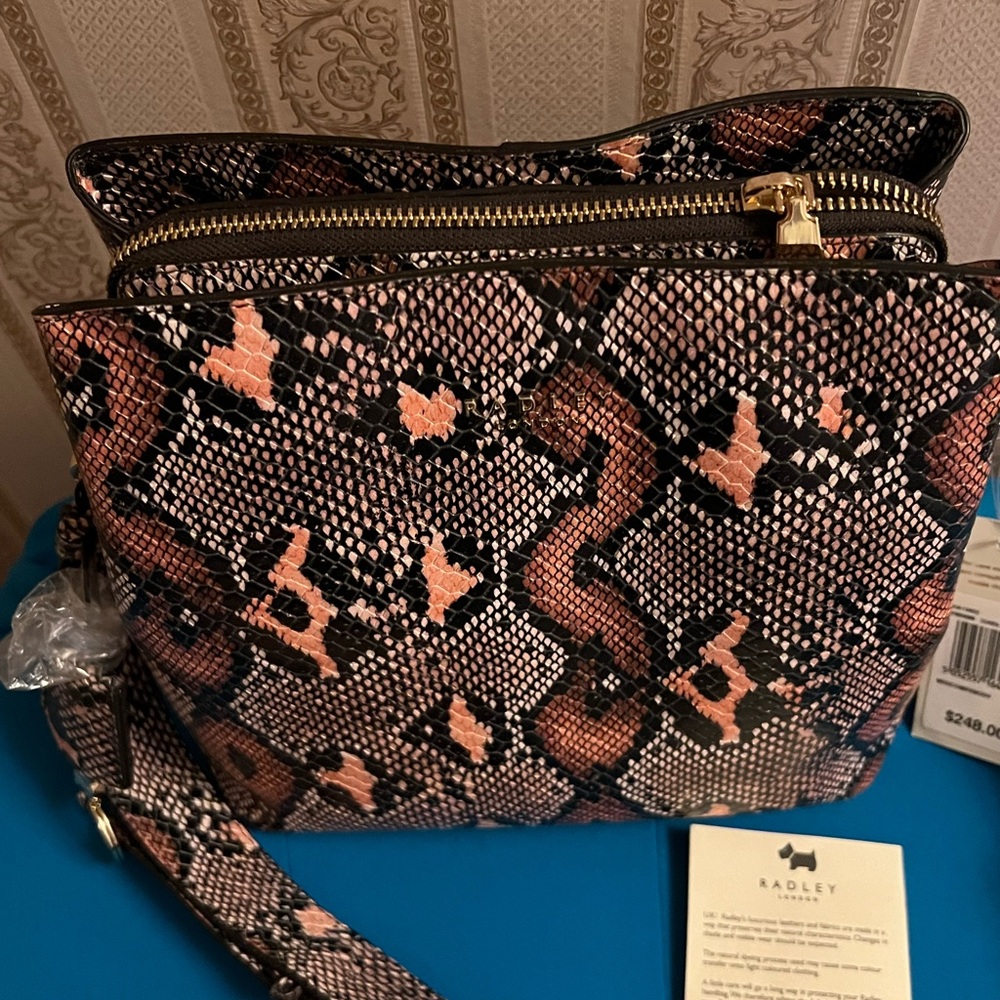SALE BRAND NEW LEATHER RADLEY of London Black Snake Print Crossbody Bag